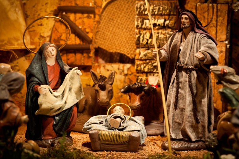 Preghiera In Famiglia Davanti Al Presepio Alla Mezzanotte Della Notte Di Natale Diocesi Di Foligno